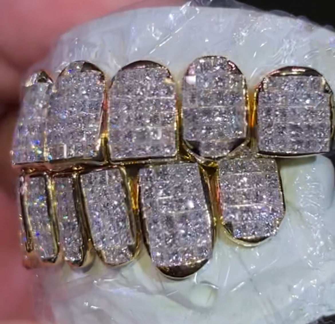 INVISIBLE SET NATURAL DIAMOND VVS DIAMOND GRILLZ